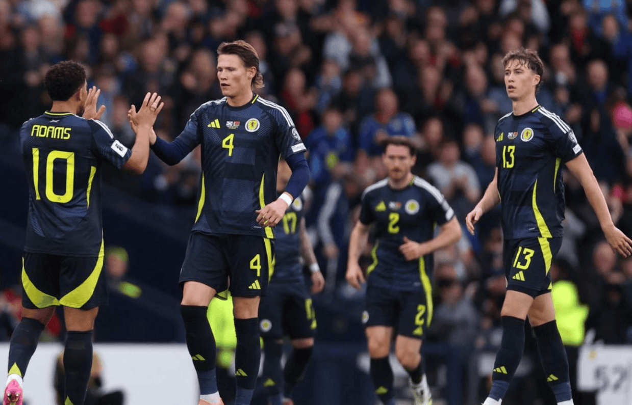 双杀！欧洲劲旅险胜：4场不败+3连胜，曼联旧将破门